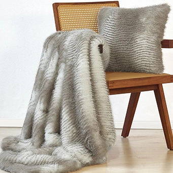 MAISON LUXE - Fur Throw 50 x 50