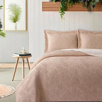 EDEN & WEST - Jacquard Banana Leaf Quilt